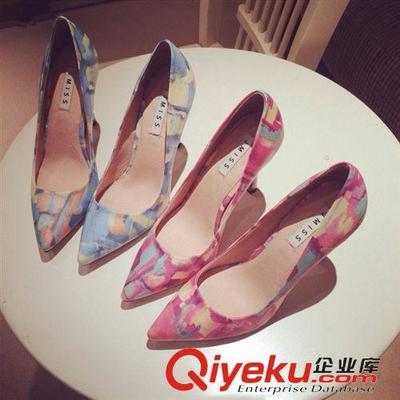 3月新款 2015廠家直銷春夏季細跟女鞋進口水染印花嫩粉尖頭淺口高跟單鞋圖片|3月新款 2015廠家直銷春夏季細跟女鞋進口水染印花嫩粉尖頭淺口高跟單鞋產品圖片由深圳市龍崗區三毛鞋業批發商行公司生產提供-