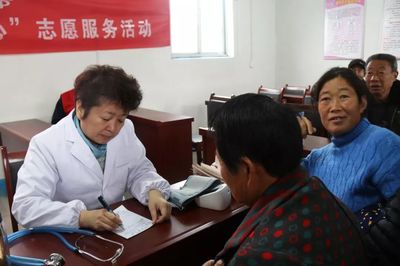 市中醫(yī)醫(yī)院志愿服務(wù)進鄉(xiāng)村 健康扶貧暖人心