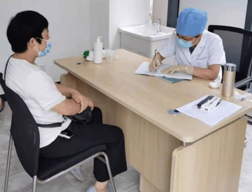 職工身邊的健康服務(wù)點(diǎn)來(lái)了，松江園區(qū)打造便捷健康咨詢服務(wù)